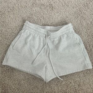 ARITZIA COZY FLEECE BOYFRIEND MINI SWEATSHORT SIZE XS